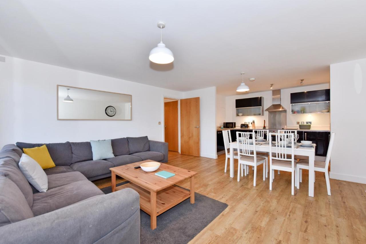 The Vizion Serviced Apartments From Pincott Properties - Free Parking, Private Balcony, And Wifi ミルトン・ケインズ エクステリア 写真