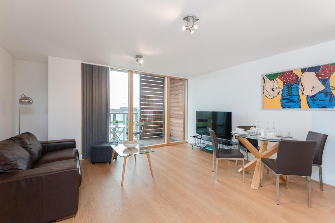 The Vizion Serviced Apartments From Pincott Properties - Free Parking, Private Balcony, And Wifi ミルトン・ケインズ エクステリア 写真