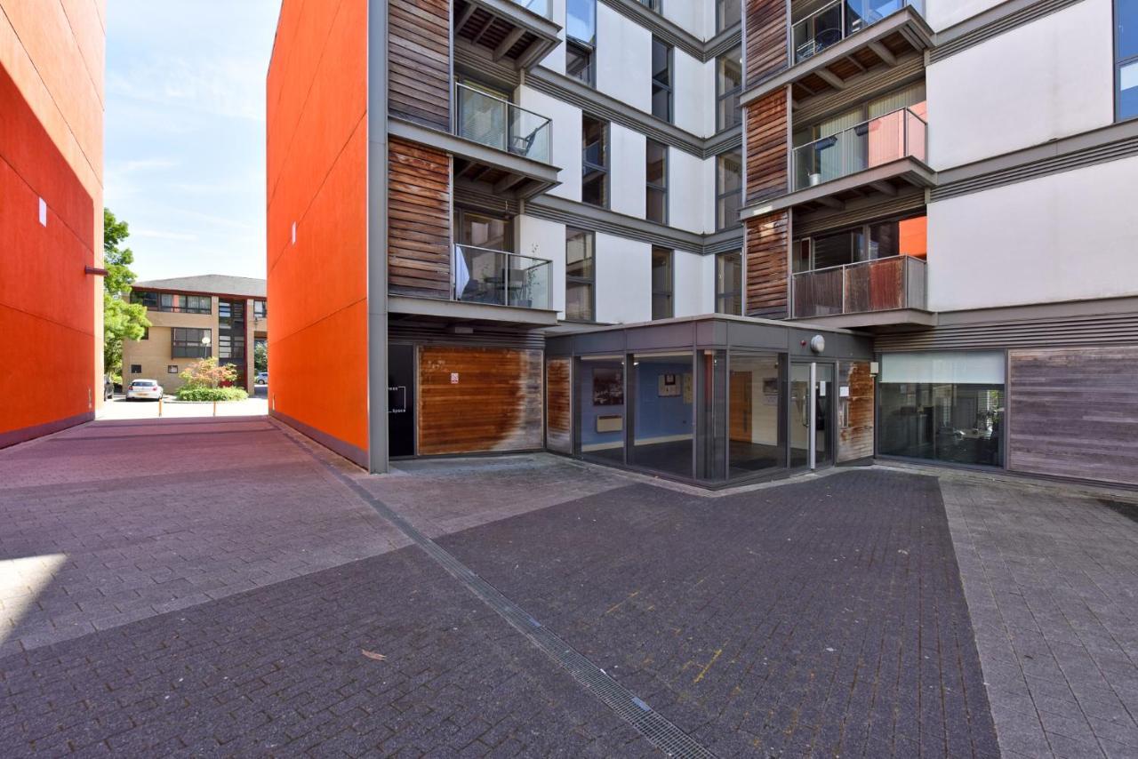 The Vizion Serviced Apartments From Pincott Properties - Free Parking, Private Balcony, And Wifi ミルトン・ケインズ エクステリア 写真