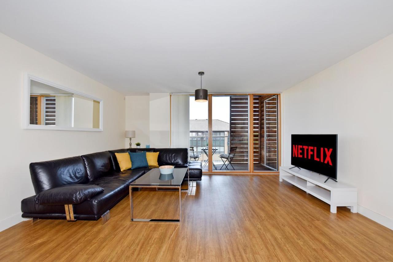 The Vizion Serviced Apartments From Pincott Properties - Free Parking, Private Balcony, And Wifi ミルトン・ケインズ エクステリア 写真