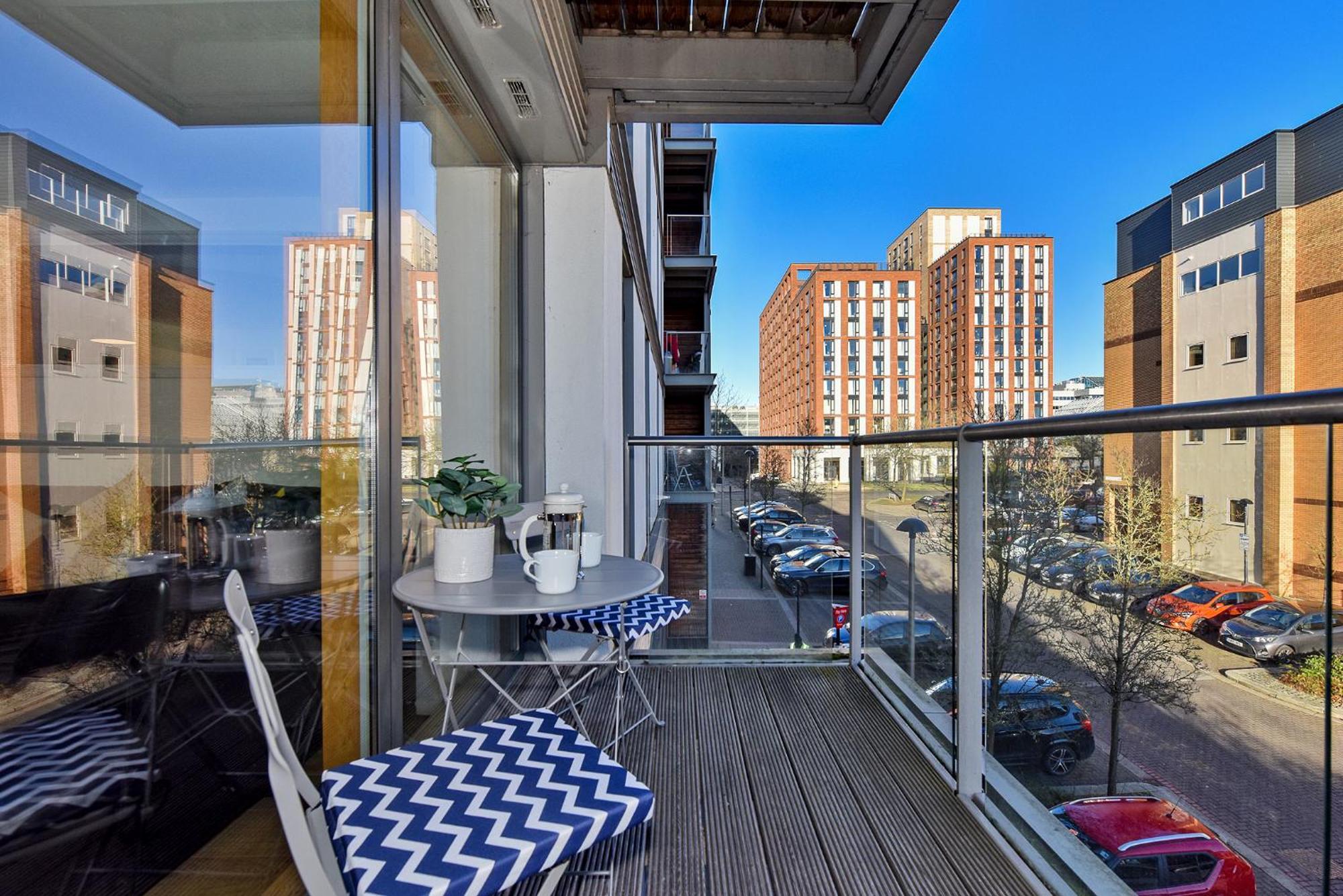The Vizion Serviced Apartments From Pincott Properties - Free Parking, Private Balcony, And Wifi ミルトン・ケインズ エクステリア 写真