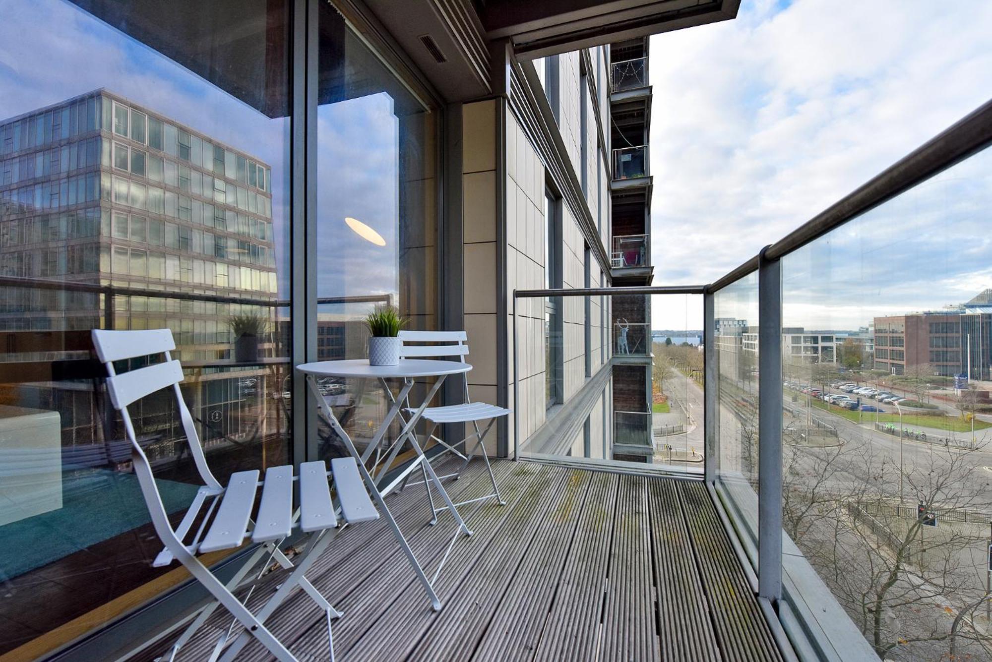 The Vizion Serviced Apartments From Pincott Properties - Free Parking, Private Balcony, And Wifi ミルトン・ケインズ エクステリア 写真