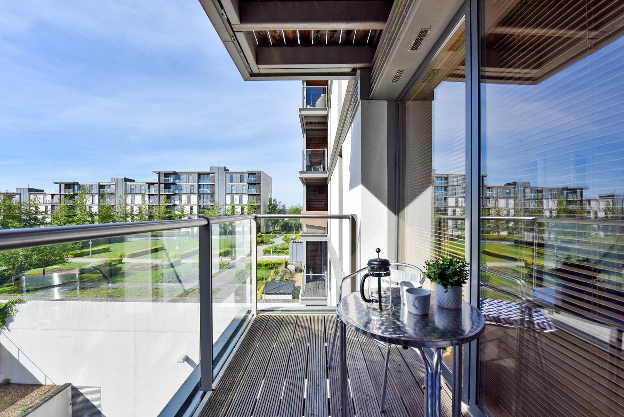 The Vizion Serviced Apartments From Pincott Properties - Free Parking, Private Balcony, And Wifi ミルトン・ケインズ エクステリア 写真