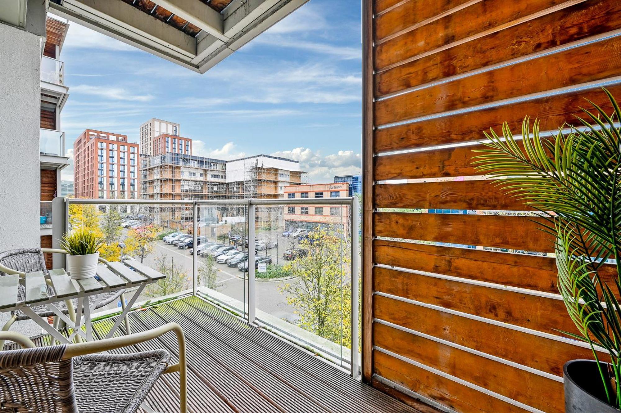 The Vizion Serviced Apartments From Pincott Properties - Free Parking, Private Balcony, And Wifi ミルトン・ケインズ エクステリア 写真