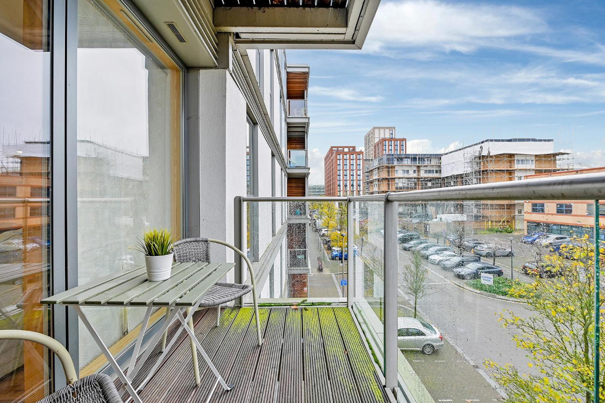 The Vizion Serviced Apartments From Pincott Properties - Free Parking, Private Balcony, And Wifi ミルトン・ケインズ エクステリア 写真